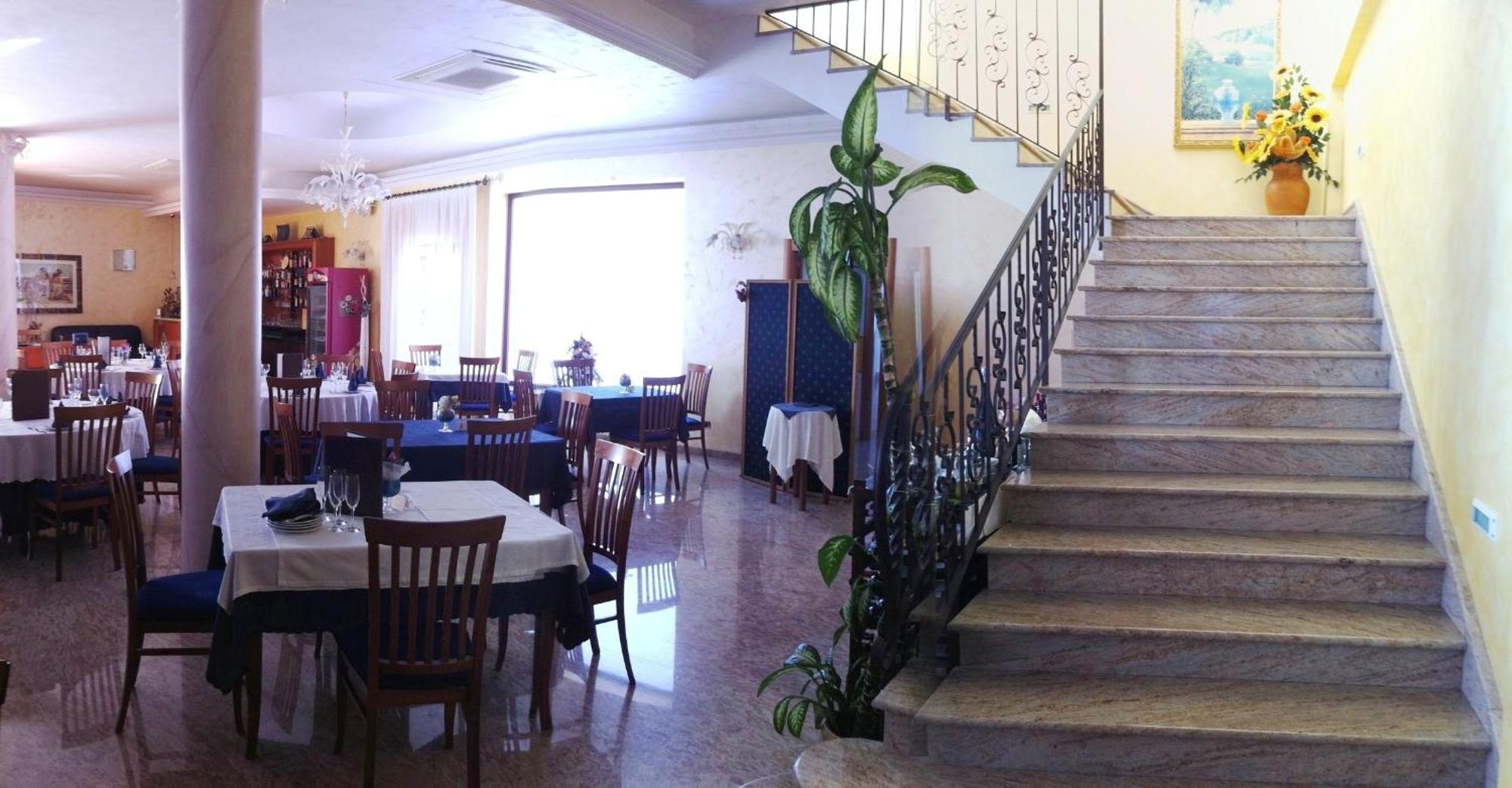 克迪阿勒餐厅兼酒店 科米索 外观 照片